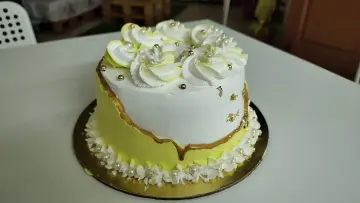 Fault line cake [yellow]