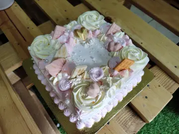 Trending square cake
