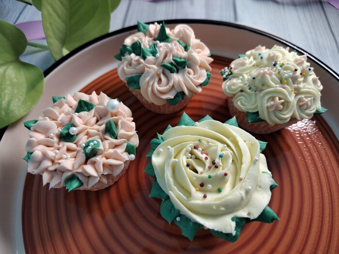 Buttercream Cupcakes [6 piece]