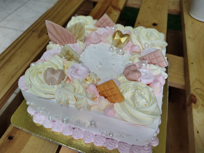 Trending Square Cake